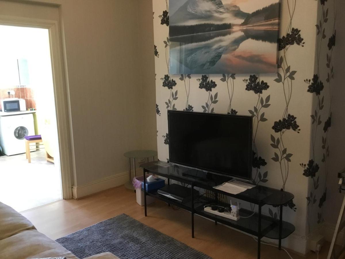 Apartment With Shared Garden And Basic Equipments พลีมัธ ภายนอก รูปภาพ